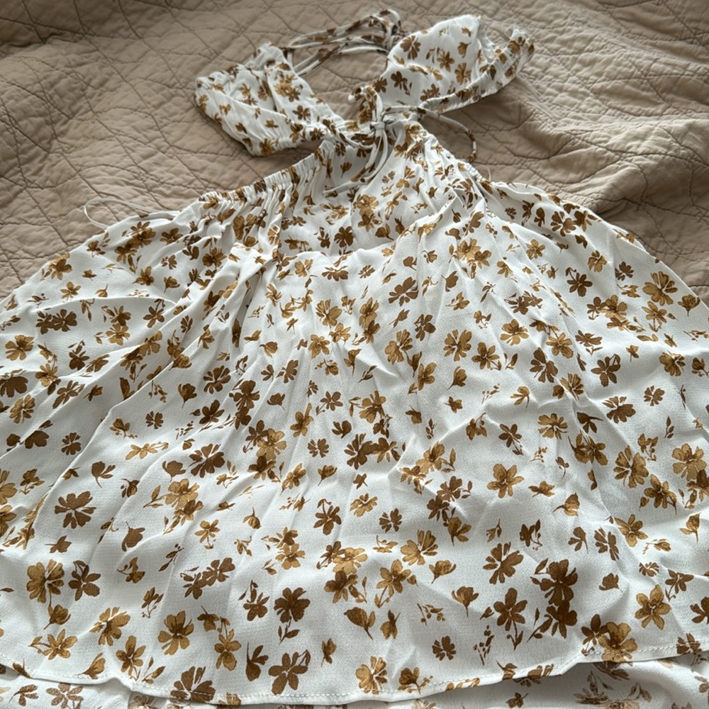 EUC Sky to Moon cut out dress size Medium. 
 Floral White a tan and brown